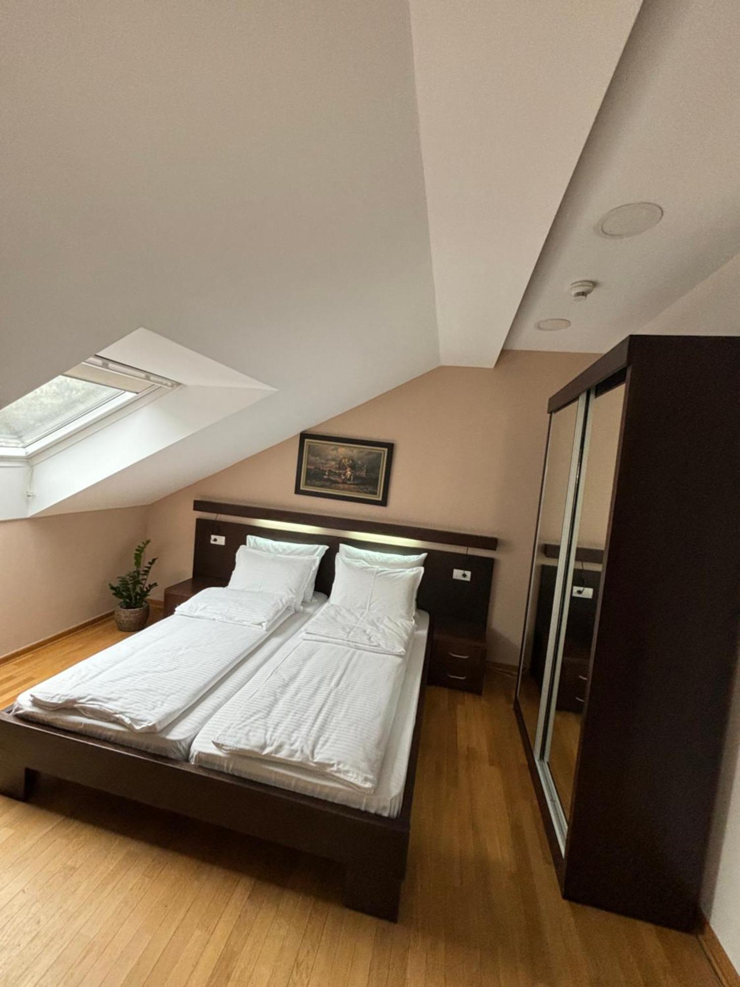 Atrium Bed & Breakfast Sremska Mitrovica Exterior photo